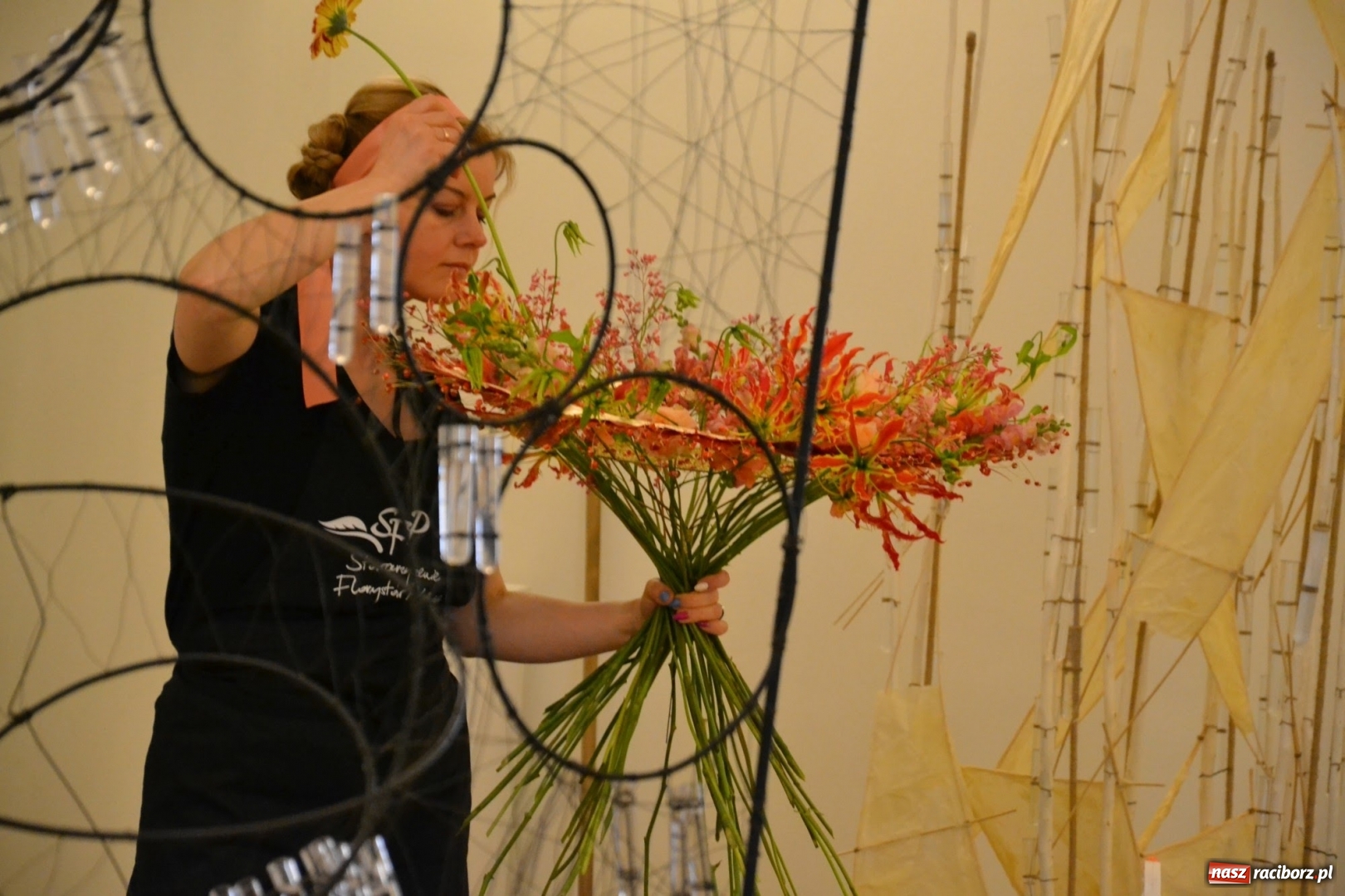 Zdjęcie w galerii na portalu naszraciborz.pl: Tomasz Paszczyński z Raciborza zwycięża w III Krajowych Mistrzostwach Florystycznych Regionu Śląsko-Opolskiego wiadomości z regionu