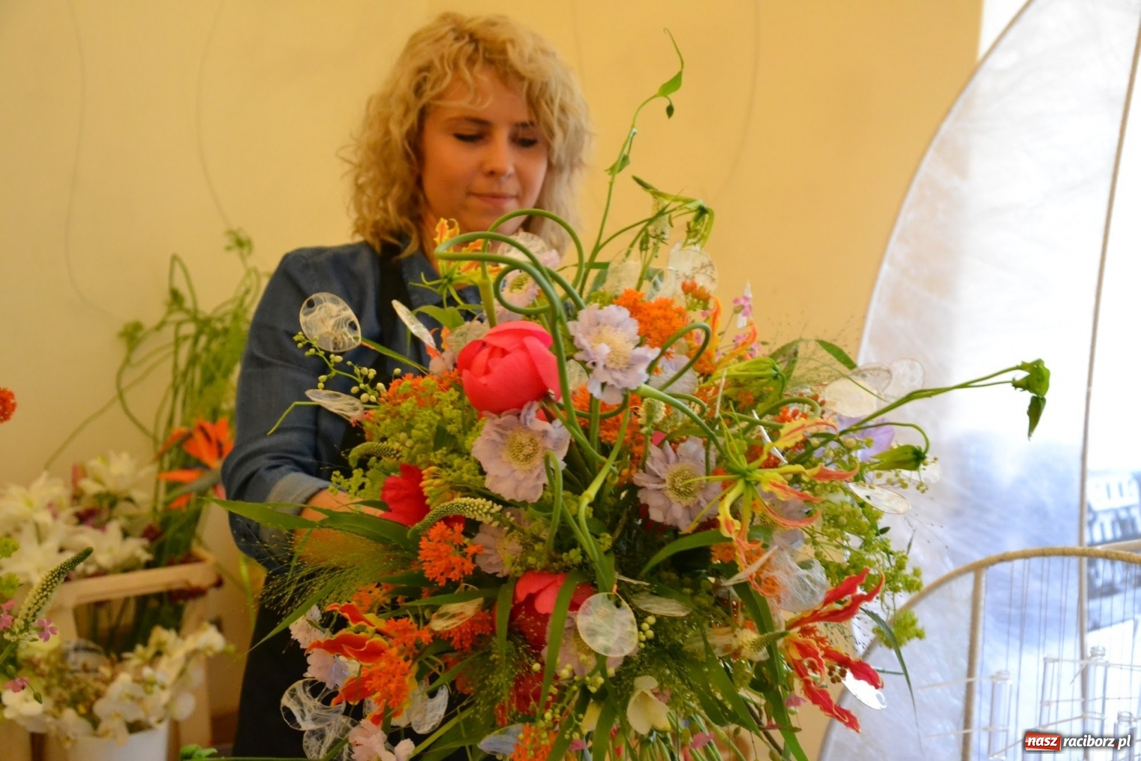 Zdjęcie w galerii na portalu naszraciborz.pl: Tomasz Paszczyński z Raciborza zwycięża w III Krajowych Mistrzostwach Florystycznych Regionu Śląsko-Opolskiego wiadomości z regionu
