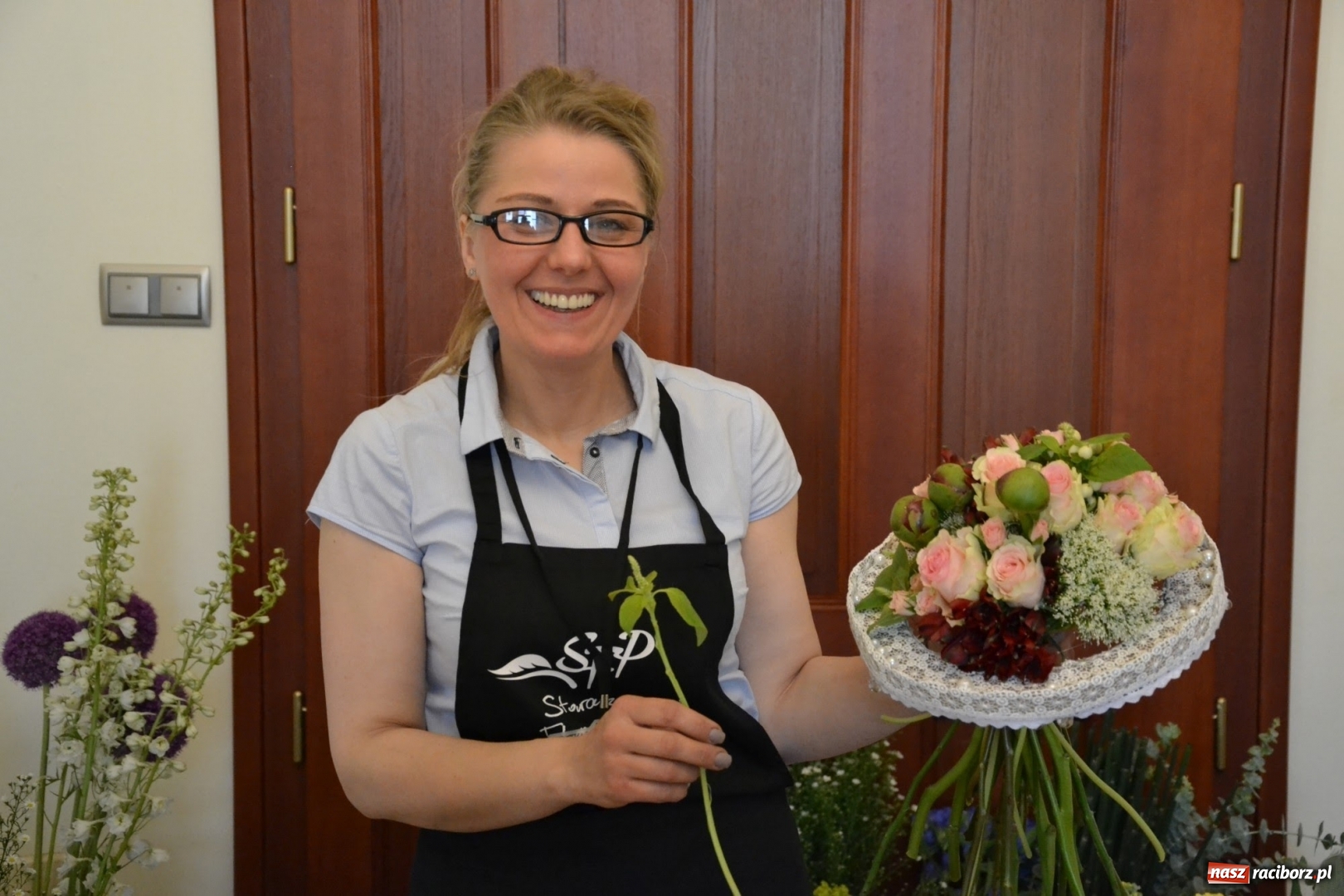 Zdjęcie w galerii na portalu naszraciborz.pl: Tomasz Paszczyński z Raciborza zwycięża w III Krajowych Mistrzostwach Florystycznych Regionu Śląsko-Opolskiego wiadomości z regionu