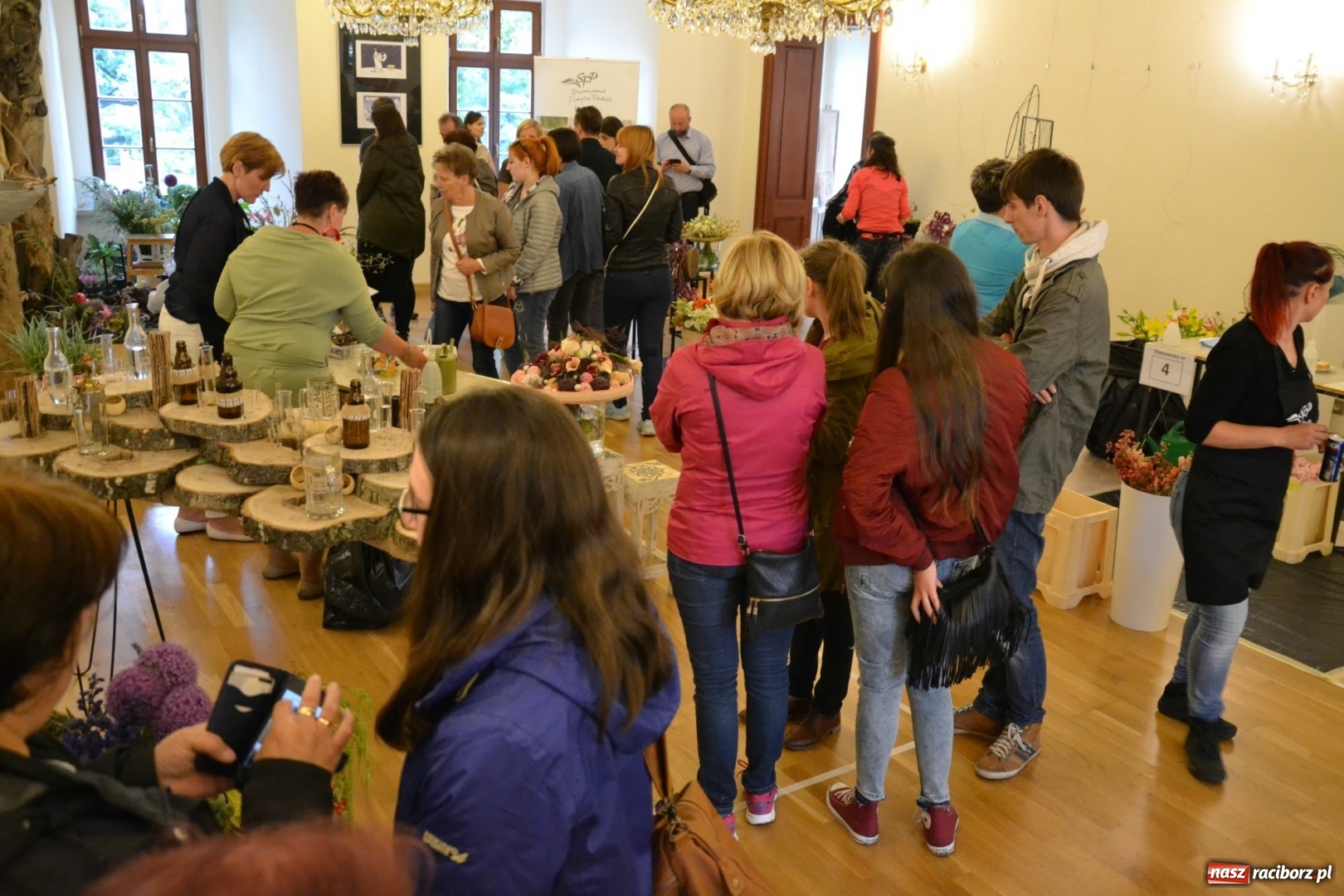 Zdjęcie w galerii na portalu naszraciborz.pl: Tomasz Paszczyński z Raciborza zwycięża w III Krajowych Mistrzostwach Florystycznych Regionu Śląsko-Opolskiego wiadomości z regionu