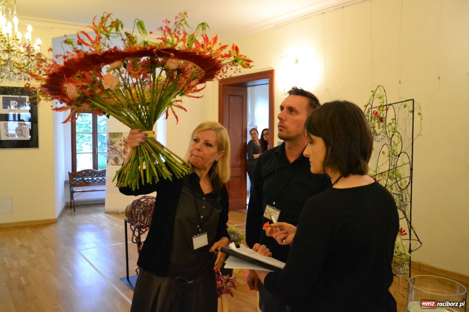 Zdjęcie w galerii na portalu naszraciborz.pl: Tomasz Paszczyński z Raciborza zwycięża w III Krajowych Mistrzostwach Florystycznych Regionu Śląsko-Opolskiego wiadomości z regionu