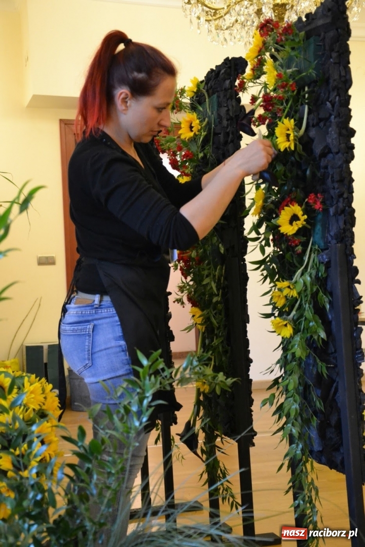 Zdjęcie w galerii na portalu naszraciborz.pl: Tomasz Paszczyński z Raciborza zwycięża w III Krajowych Mistrzostwach Florystycznych Regionu Śląsko-Opolskiego wiadomości z regionu