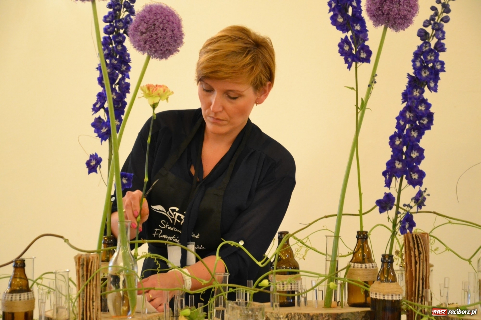 Zdjęcie w galerii na portalu naszraciborz.pl: Tomasz Paszczyński z Raciborza zwycięża w III Krajowych Mistrzostwach Florystycznych Regionu Śląsko-Opolskiego wiadomości z regionu