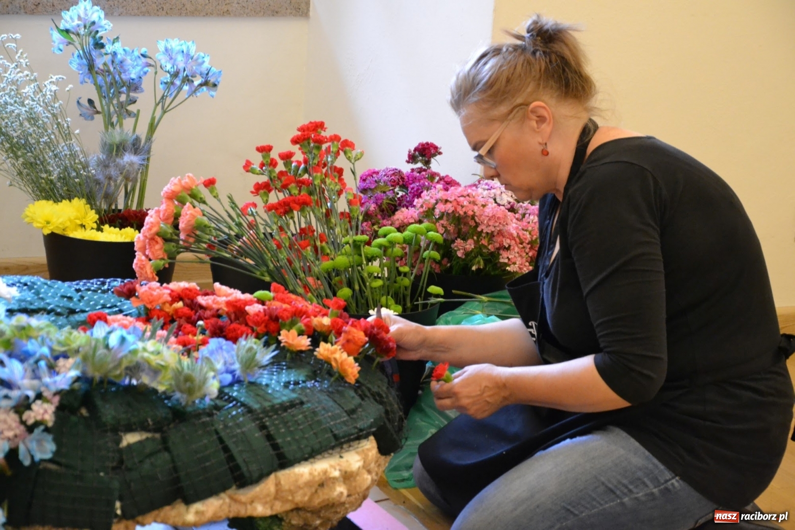 Zdjęcie w galerii na portalu naszraciborz.pl: Tomasz Paszczyński z Raciborza zwycięża w III Krajowych Mistrzostwach Florystycznych Regionu Śląsko-Opolskiego wiadomości z regionu