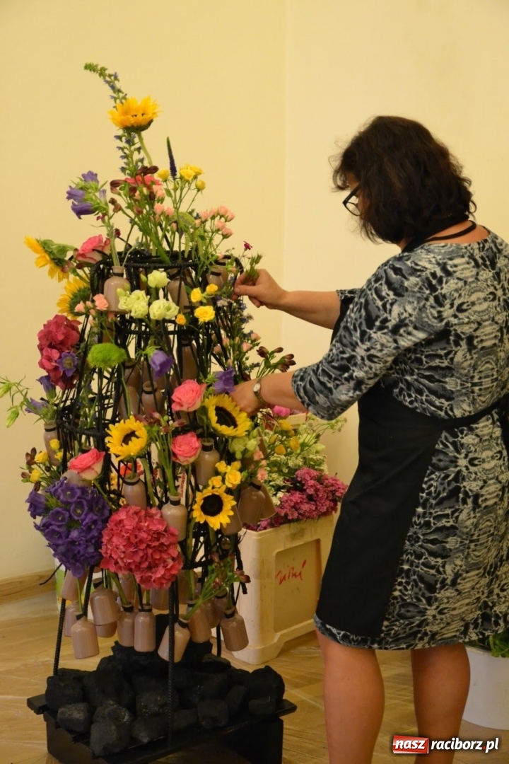 Zdjęcie w galerii na portalu naszraciborz.pl: Tomasz Paszczyński z Raciborza zwycięża w III Krajowych Mistrzostwach Florystycznych Regionu Śląsko-Opolskiego wiadomości z regionu