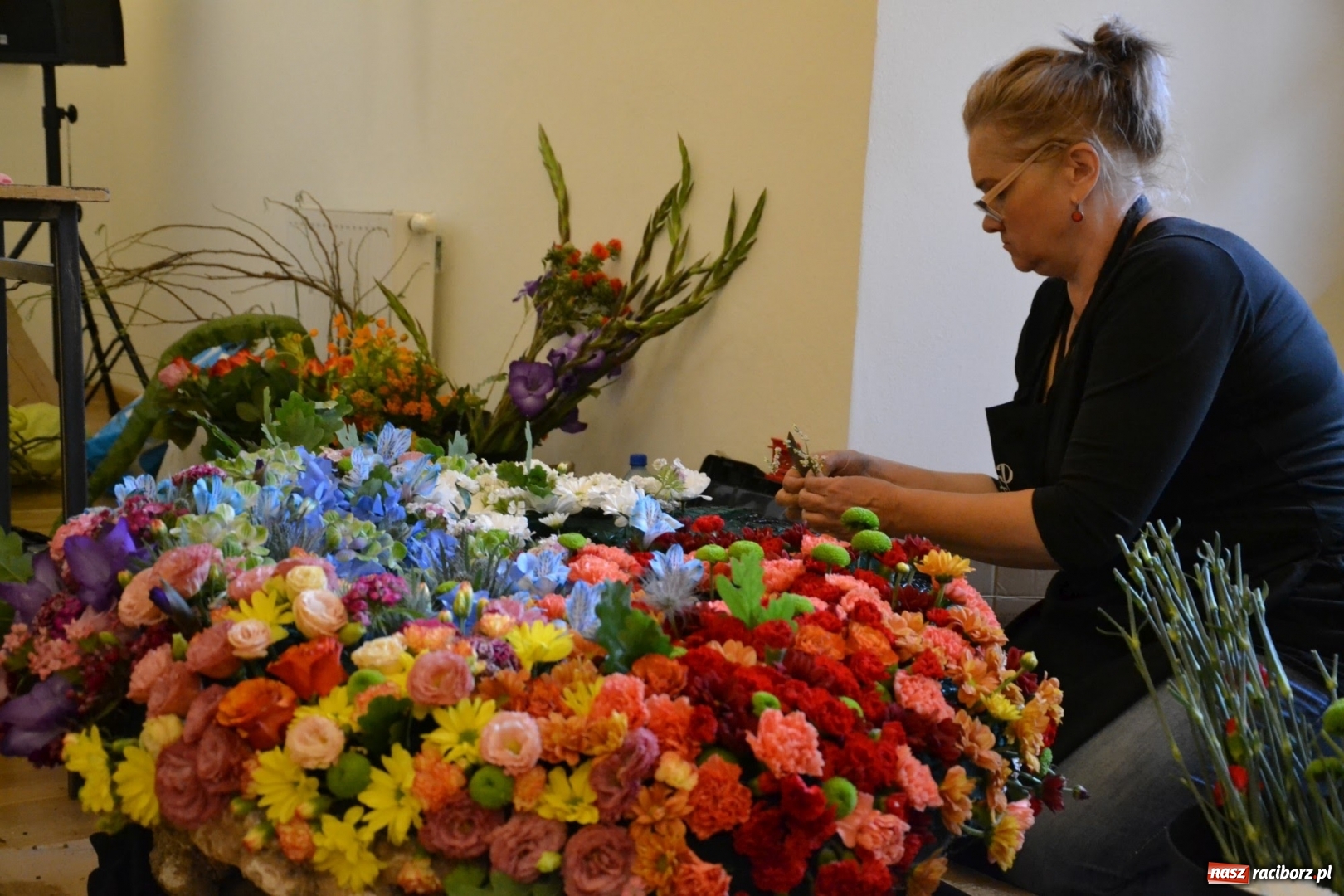 Zdjęcie w galerii na portalu naszraciborz.pl: Tomasz Paszczyński z Raciborza zwycięża w III Krajowych Mistrzostwach Florystycznych Regionu Śląsko-Opolskiego wiadomości z regionu