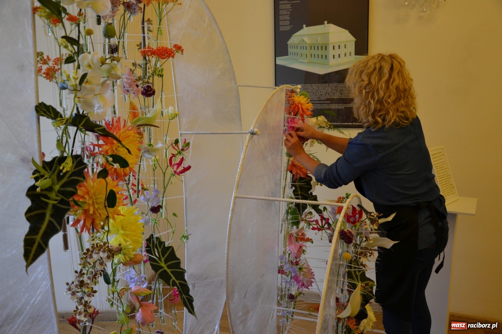 Zdjęcie w galerii na portalu naszraciborz.pl: Tomasz Paszczyński z Raciborza zwycięża w III Krajowych Mistrzostwach Florystycznych Regionu Śląsko-Opolskiego wiadomości z regionu