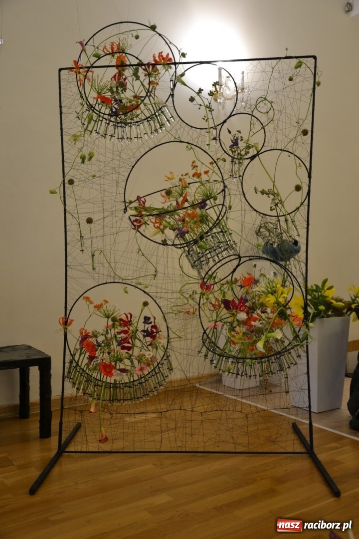 Zdjęcie w galerii na portalu naszraciborz.pl: Tomasz Paszczyński z Raciborza zwycięża w III Krajowych Mistrzostwach Florystycznych Regionu Śląsko-Opolskiego wiadomości z regionu