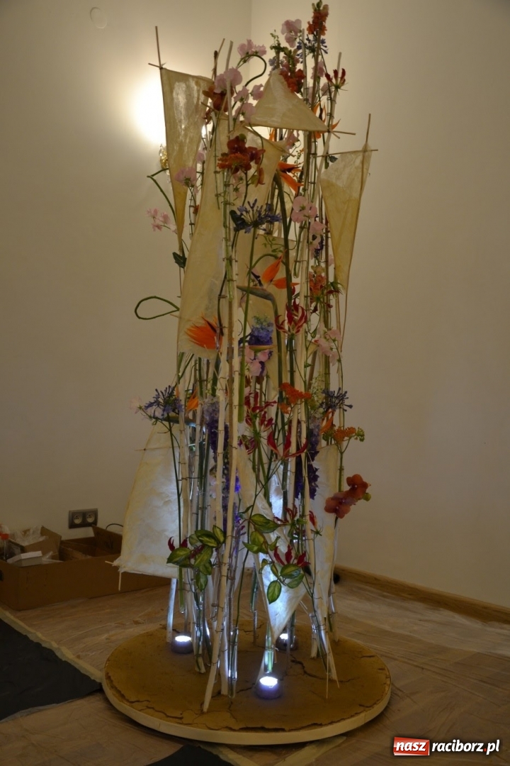 Zdjęcie w galerii na portalu naszraciborz.pl: Tomasz Paszczyński z Raciborza zwycięża w III Krajowych Mistrzostwach Florystycznych Regionu Śląsko-Opolskiego wiadomości z regionu