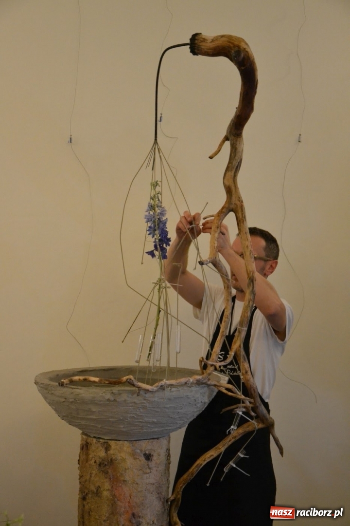 Zdjęcie w galerii na portalu naszraciborz.pl: Tomasz Paszczyński z Raciborza zwycięża w III Krajowych Mistrzostwach Florystycznych Regionu Śląsko-Opolskiego wiadomości z regionu