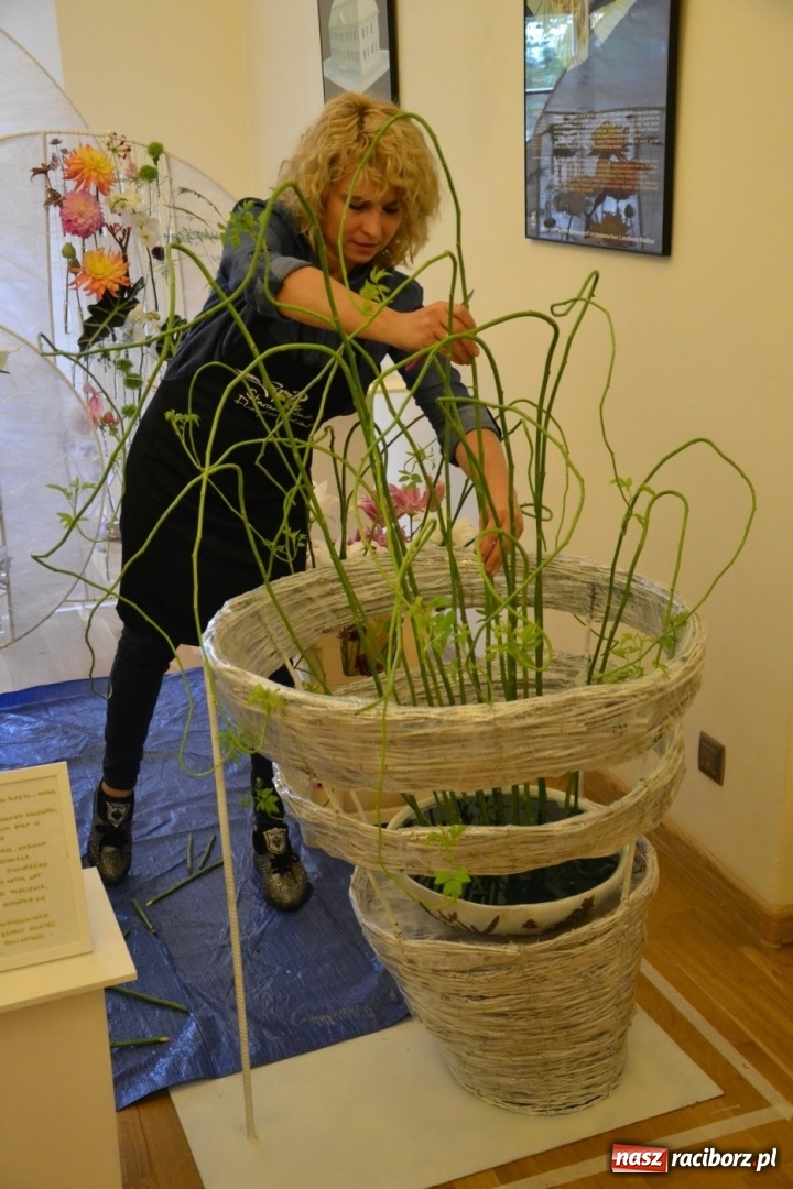 Zdjęcie w galerii na portalu naszraciborz.pl: Tomasz Paszczyński z Raciborza zwycięża w III Krajowych Mistrzostwach Florystycznych Regionu Śląsko-Opolskiego wiadomości z regionu