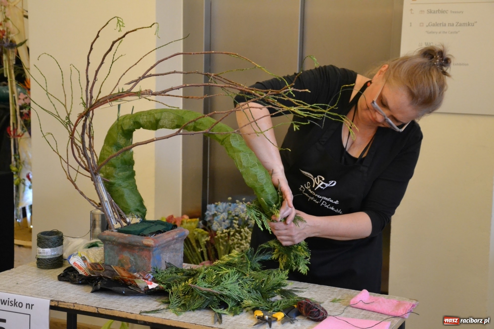 Zdjęcie w galerii na portalu naszraciborz.pl: Tomasz Paszczyński z Raciborza zwycięża w III Krajowych Mistrzostwach Florystycznych Regionu Śląsko-Opolskiego wiadomości z regionu