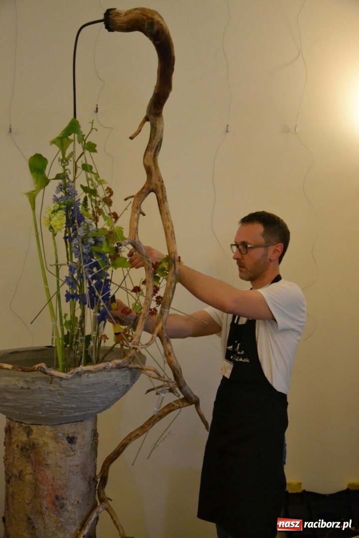 Zdjęcie w galerii na portalu naszraciborz.pl: Tomasz Paszczyński z Raciborza zwycięża w III Krajowych Mistrzostwach Florystycznych Regionu Śląsko-Opolskiego wiadomości z regionu