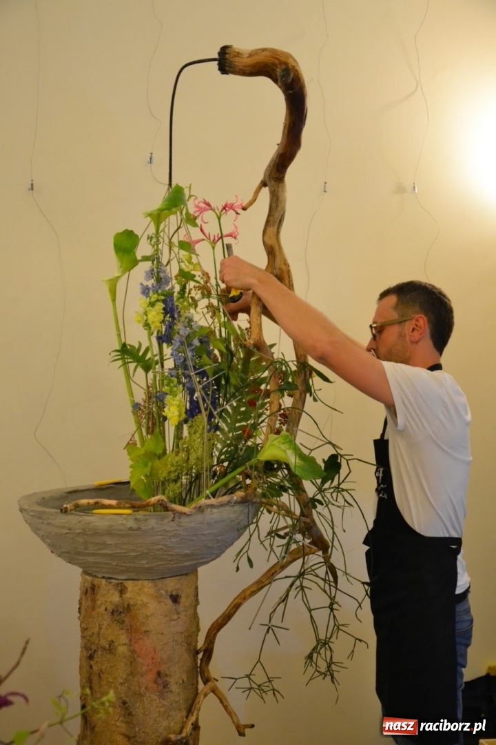 Zdjęcie w galerii na portalu naszraciborz.pl: Tomasz Paszczyński z Raciborza zwycięża w III Krajowych Mistrzostwach Florystycznych Regionu Śląsko-Opolskiego wiadomości z regionu