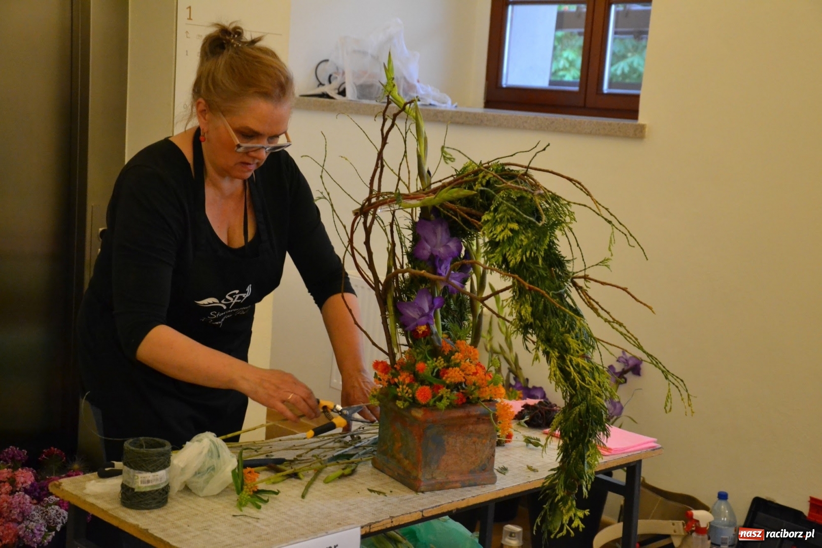 Zdjęcie w galerii na portalu naszraciborz.pl: Tomasz Paszczyński z Raciborza zwycięża w III Krajowych Mistrzostwach Florystycznych Regionu Śląsko-Opolskiego wiadomości z regionu