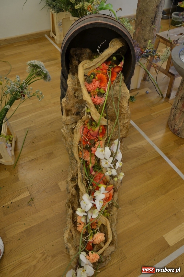 Zdjęcie w galerii na portalu naszraciborz.pl: Tomasz Paszczyński z Raciborza zwycięża w III Krajowych Mistrzostwach Florystycznych Regionu Śląsko-Opolskiego wiadomości z regionu