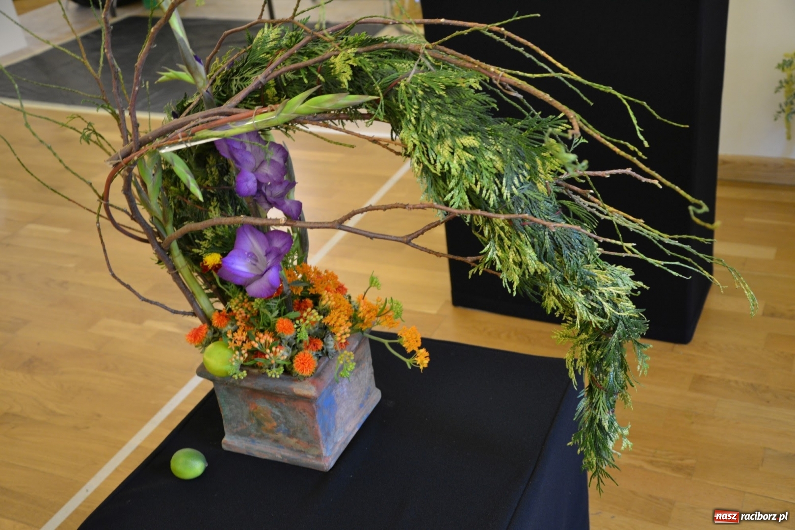 Zdjęcie w galerii na portalu naszraciborz.pl: Tomasz Paszczyński z Raciborza zwycięża w III Krajowych Mistrzostwach Florystycznych Regionu Śląsko-Opolskiego wiadomości z regionu