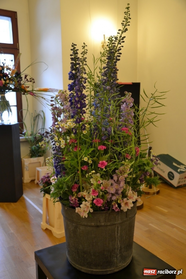 Zdjęcie w galerii na portalu naszraciborz.pl: Tomasz Paszczyński z Raciborza zwycięża w III Krajowych Mistrzostwach Florystycznych Regionu Śląsko-Opolskiego wiadomości z regionu