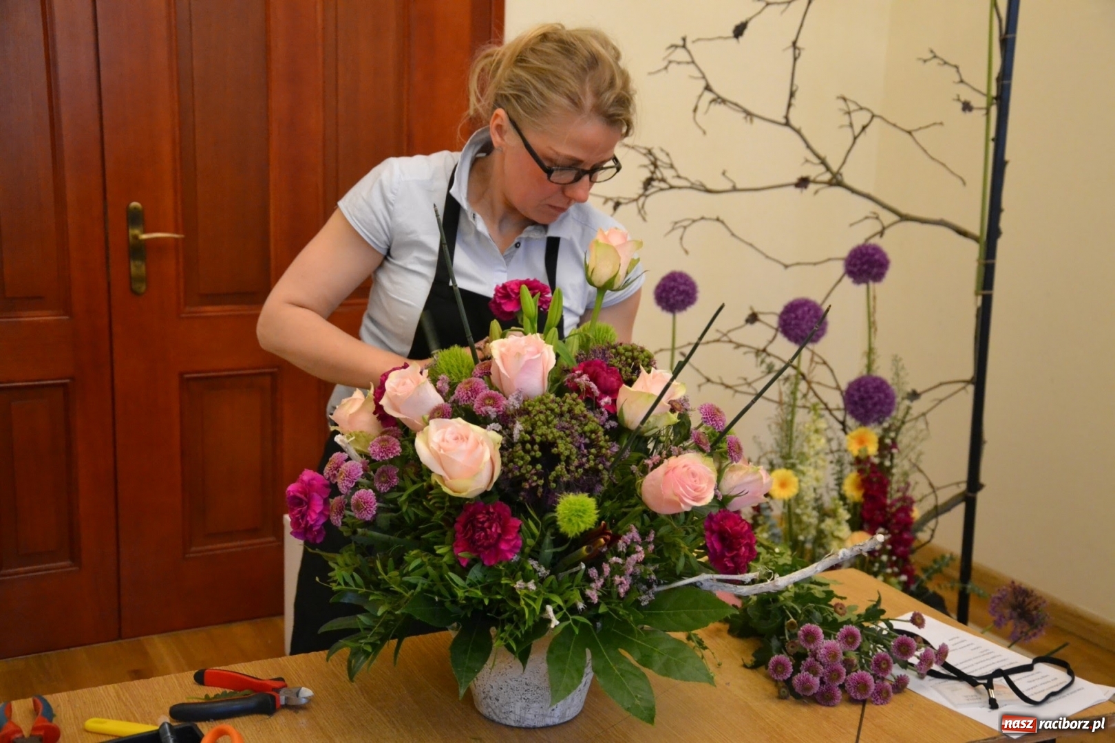Zdjęcie w galerii na portalu naszraciborz.pl: Tomasz Paszczyński z Raciborza zwycięża w III Krajowych Mistrzostwach Florystycznych Regionu Śląsko-Opolskiego wiadomości z regionu