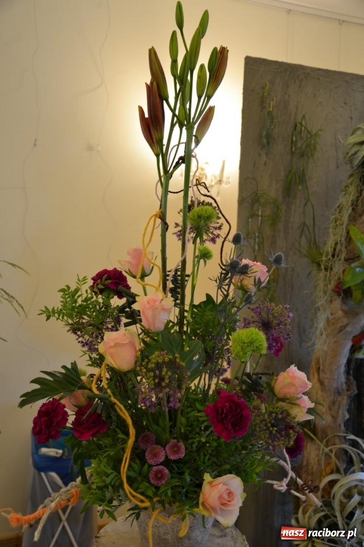 Zdjęcie w galerii na portalu naszraciborz.pl: Tomasz Paszczyński z Raciborza zwycięża w III Krajowych Mistrzostwach Florystycznych Regionu Śląsko-Opolskiego wiadomości z regionu