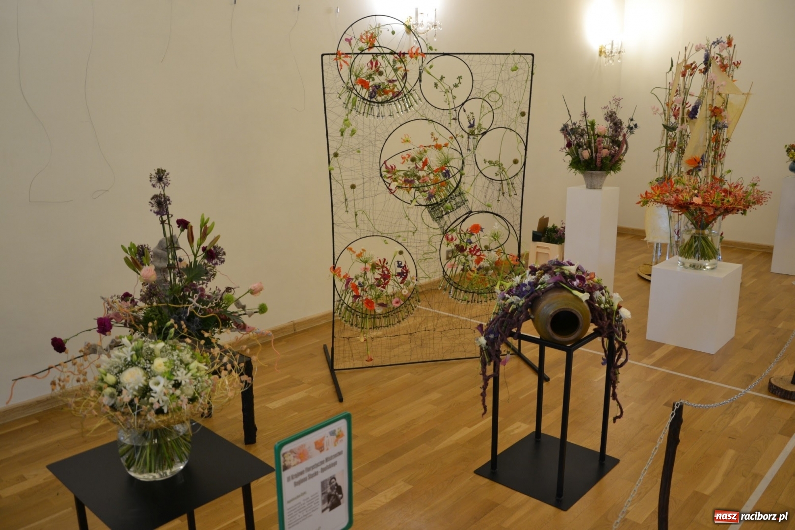 Zdjęcie w galerii na portalu naszraciborz.pl: Tomasz Paszczyński z Raciborza zwycięża w III Krajowych Mistrzostwach Florystycznych Regionu Śląsko-Opolskiego wiadomości z regionu