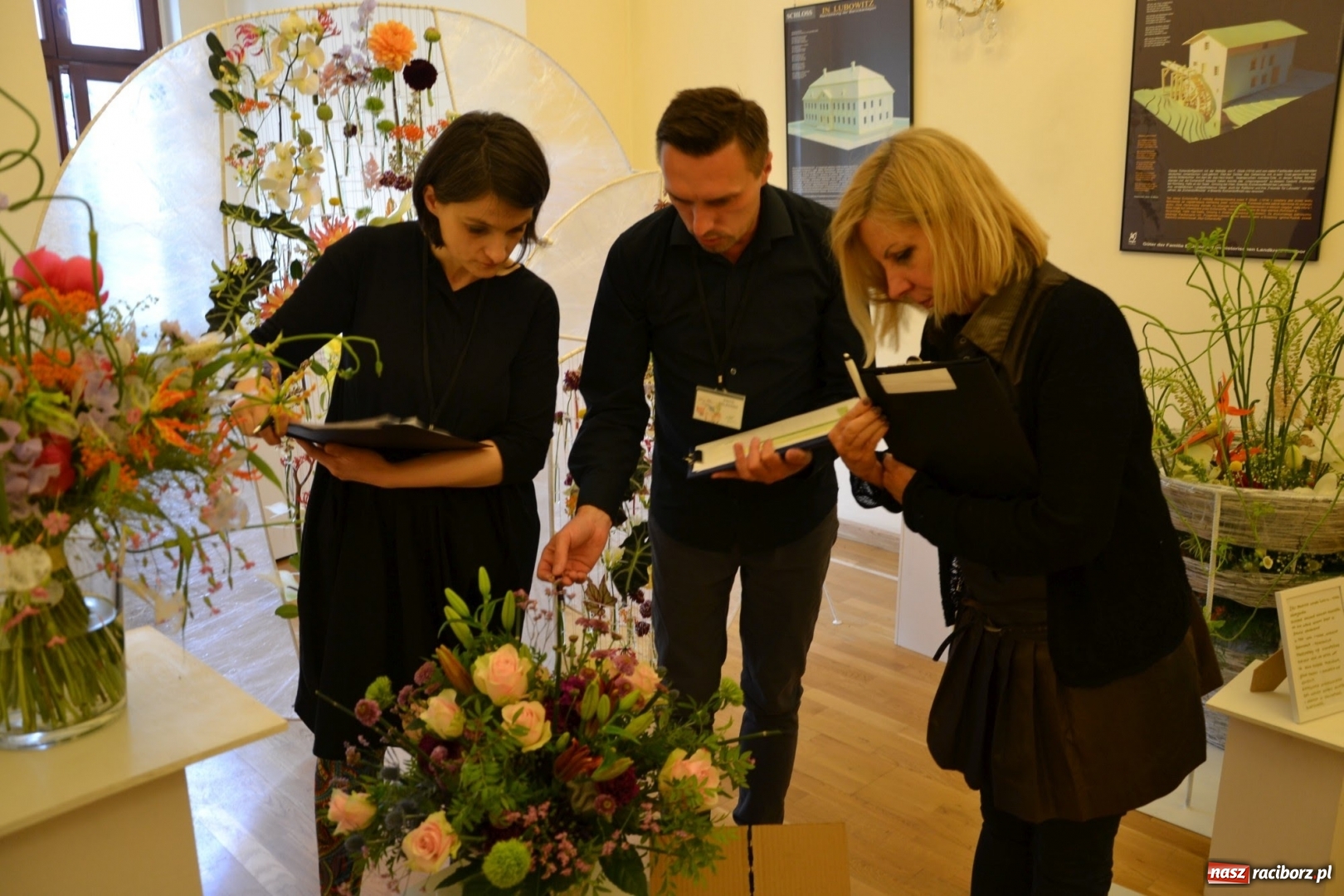 Zdjęcie w galerii na portalu naszraciborz.pl: Tomasz Paszczyński z Raciborza zwycięża w III Krajowych Mistrzostwach Florystycznych Regionu Śląsko-Opolskiego wiadomości z regionu