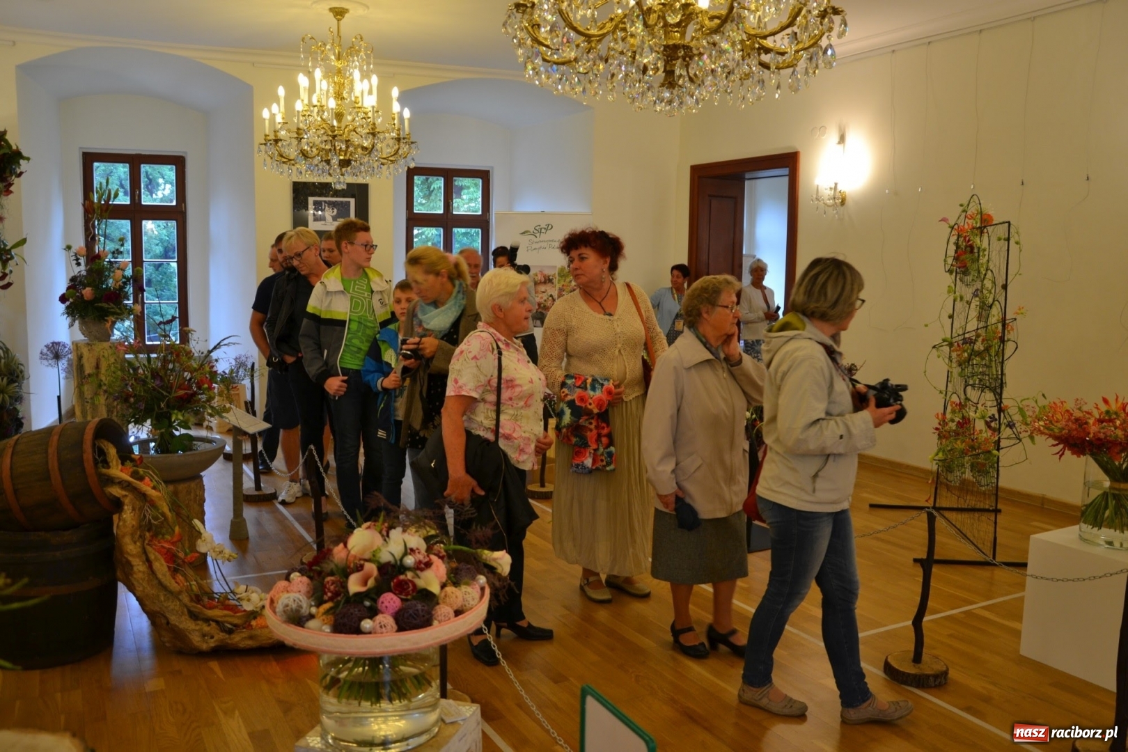 Zdjęcie w galerii na portalu naszraciborz.pl: Tomasz Paszczyński z Raciborza zwycięża w III Krajowych Mistrzostwach Florystycznych Regionu Śląsko-Opolskiego wiadomości z regionu