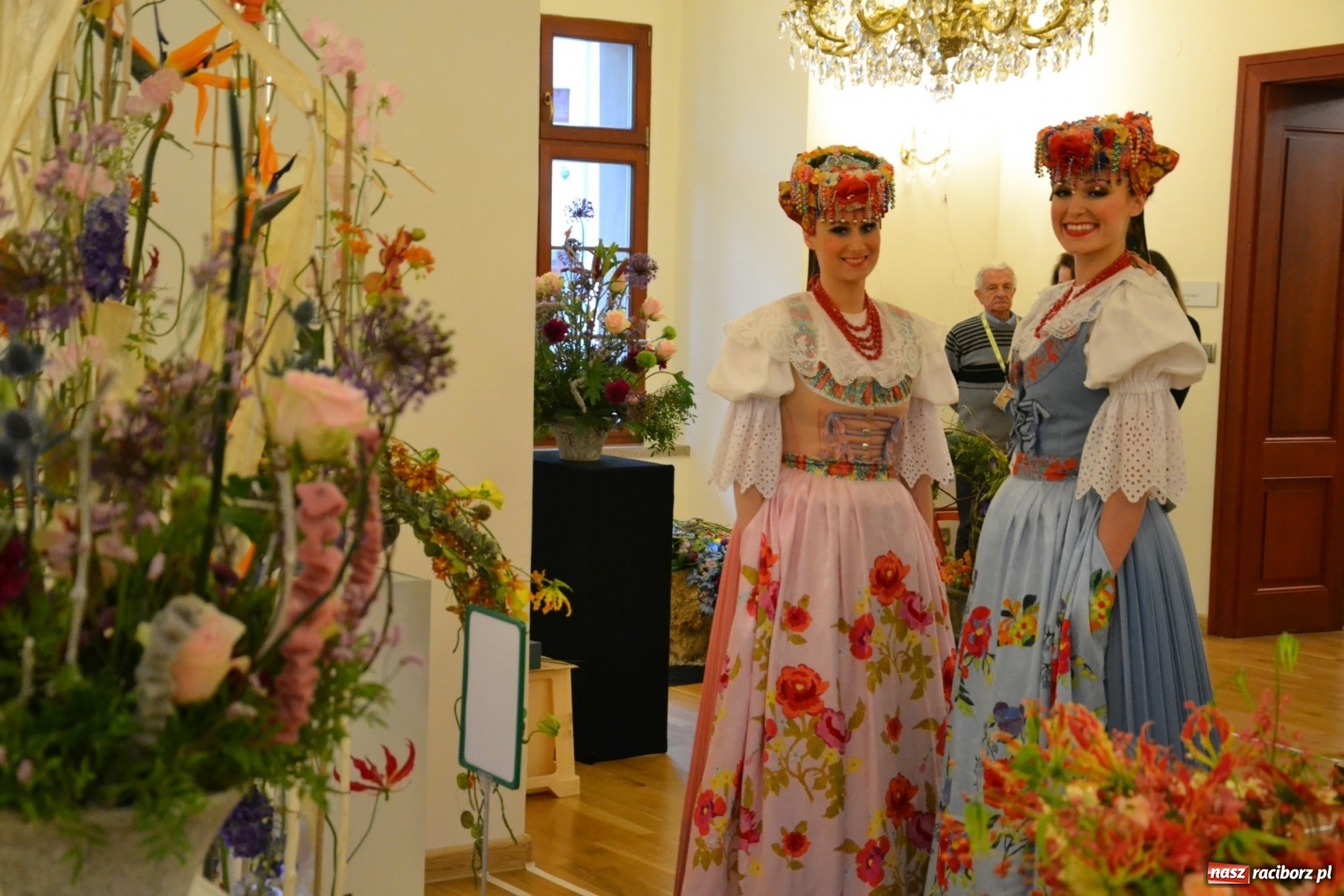 Zdjęcie w galerii na portalu naszraciborz.pl: Tomasz Paszczyński z Raciborza zwycięża w III Krajowych Mistrzostwach Florystycznych Regionu Śląsko-Opolskiego wiadomości z regionu