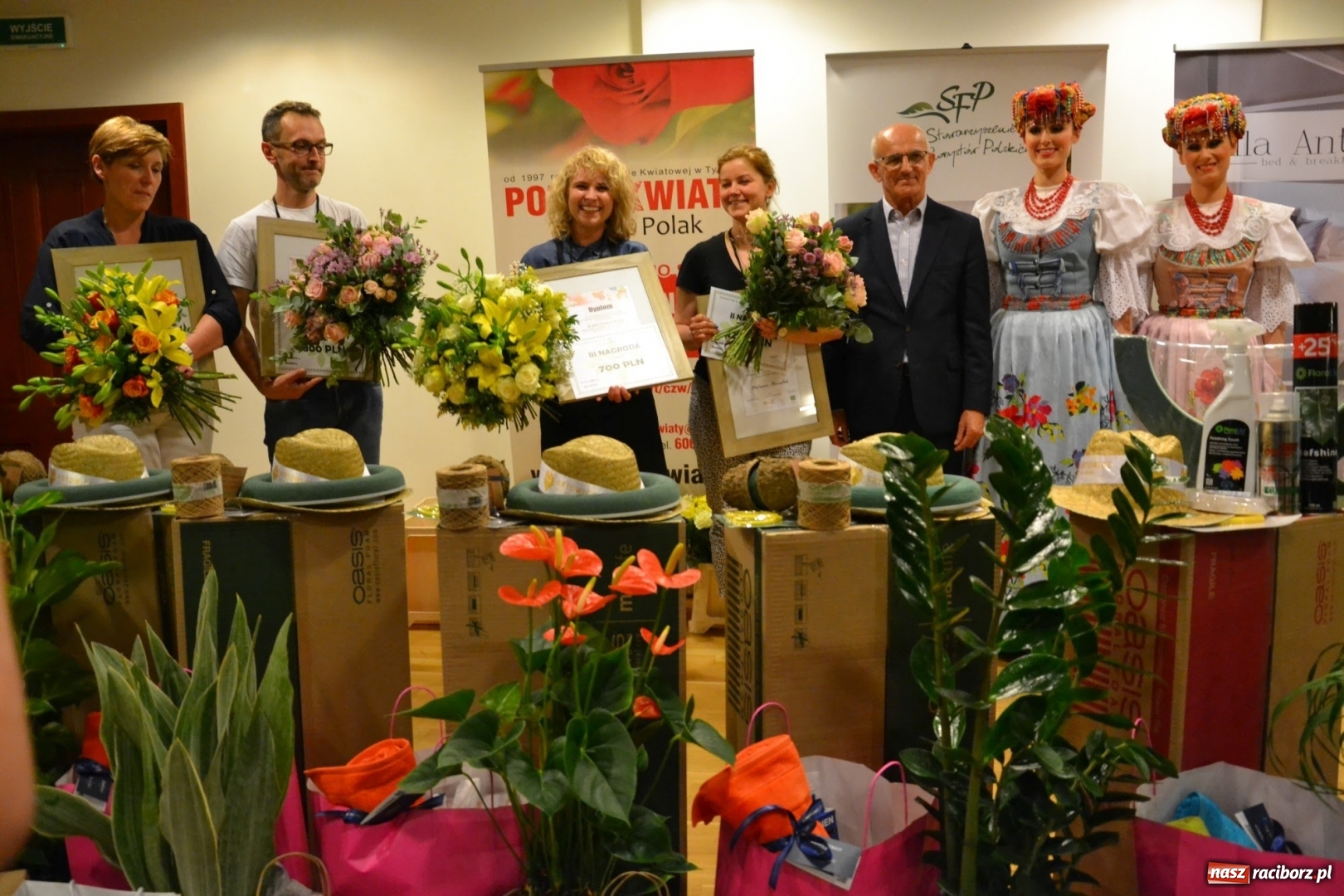 Zdjęcie w galerii na portalu naszraciborz.pl: Tomasz Paszczyński z Raciborza zwycięża w III Krajowych Mistrzostwach Florystycznych Regionu Śląsko-Opolskiego wiadomości z regionu