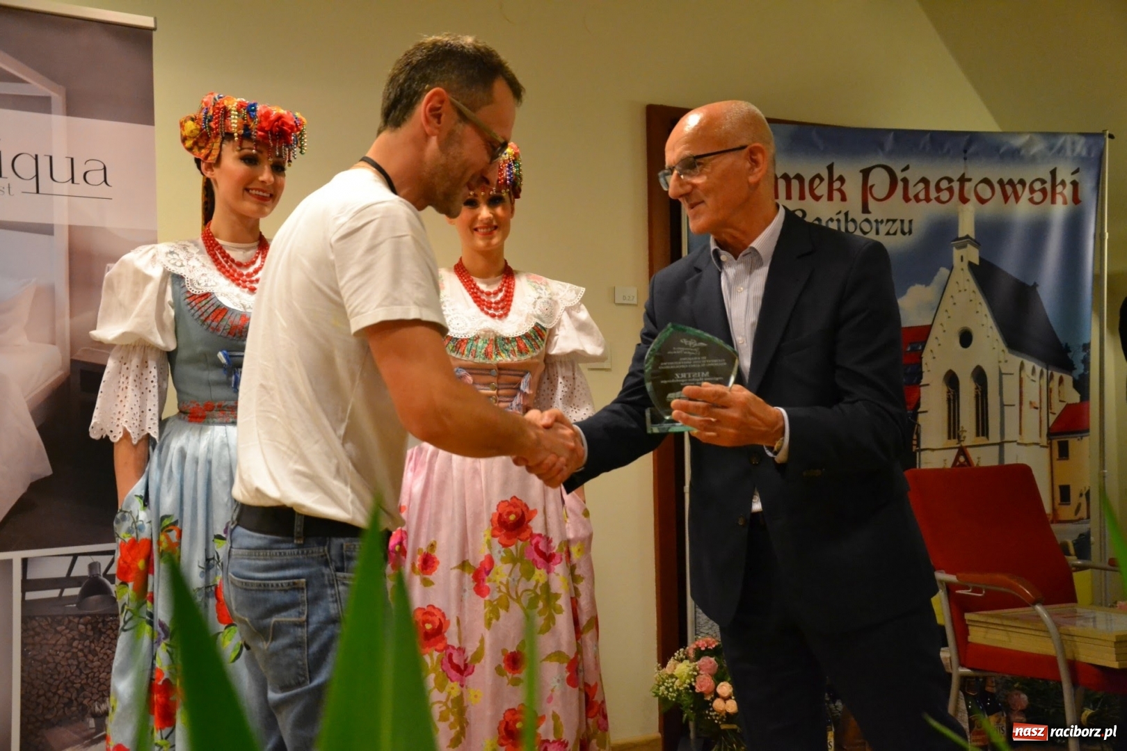 Zdjęcie w galerii na portalu naszraciborz.pl: Tomasz Paszczyński z Raciborza zwycięża w III Krajowych Mistrzostwach Florystycznych Regionu Śląsko-Opolskiego wiadomości z regionu