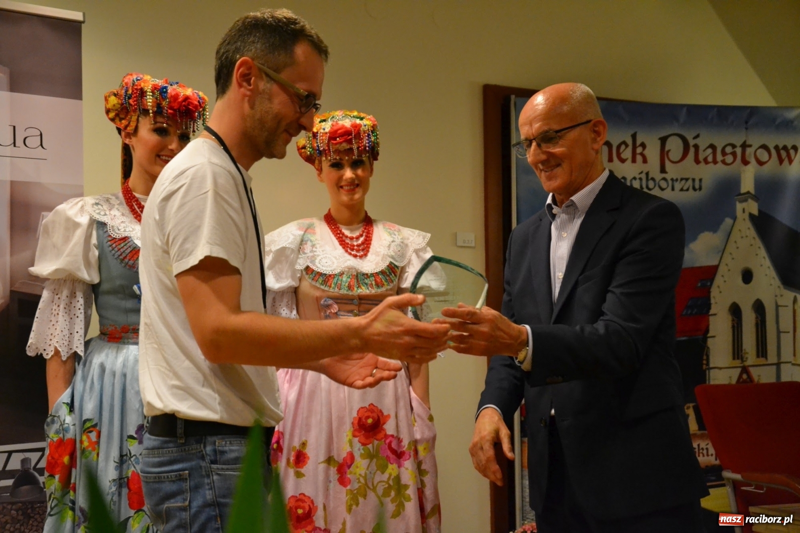 Zdjęcie w galerii na portalu naszraciborz.pl: Tomasz Paszczyński z Raciborza zwycięża w III Krajowych Mistrzostwach Florystycznych Regionu Śląsko-Opolskiego wiadomości z regionu