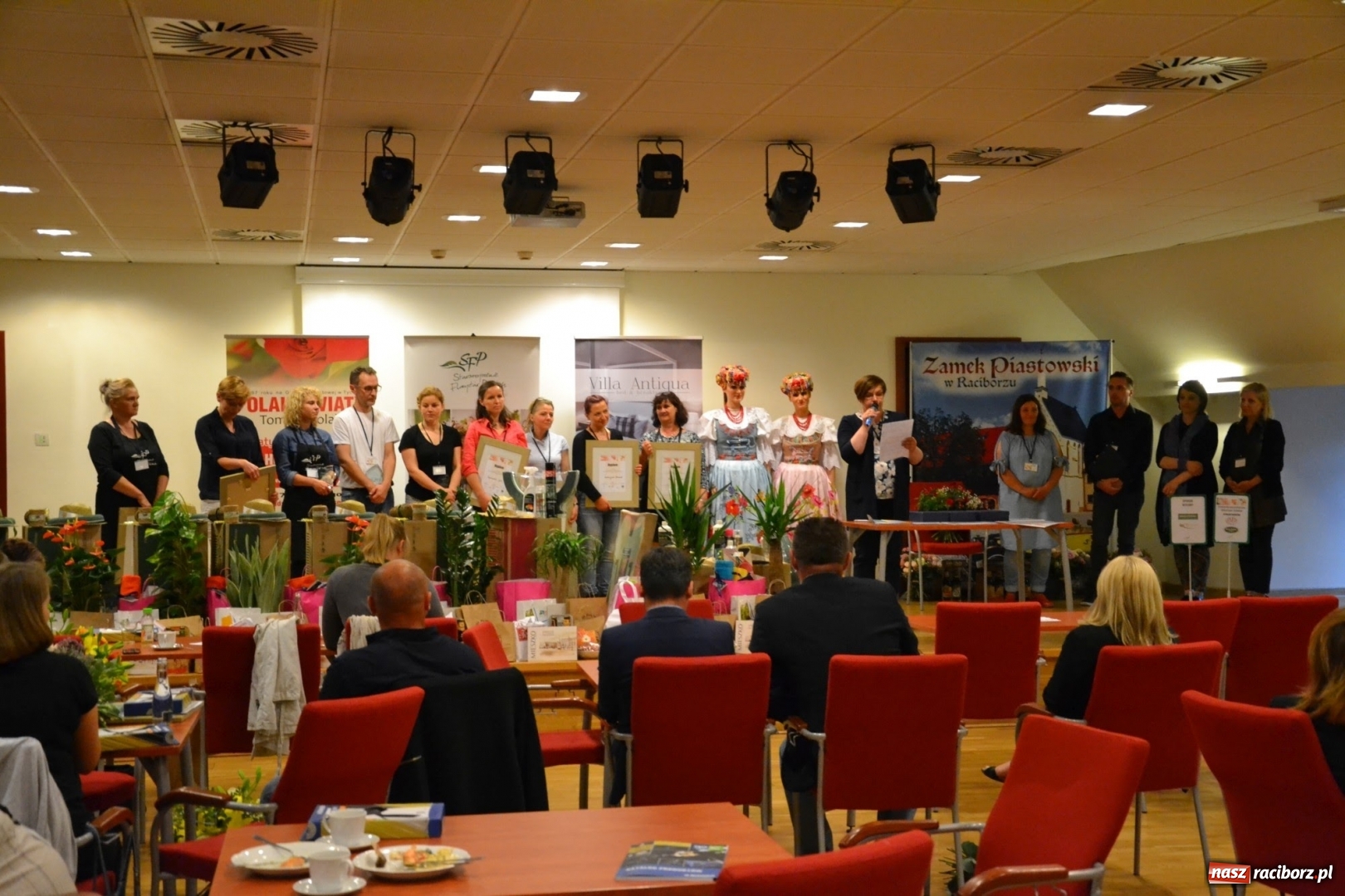 Zdjęcie w galerii na portalu naszraciborz.pl: Tomasz Paszczyński z Raciborza zwycięża w III Krajowych Mistrzostwach Florystycznych Regionu Śląsko-Opolskiego wiadomości z regionu