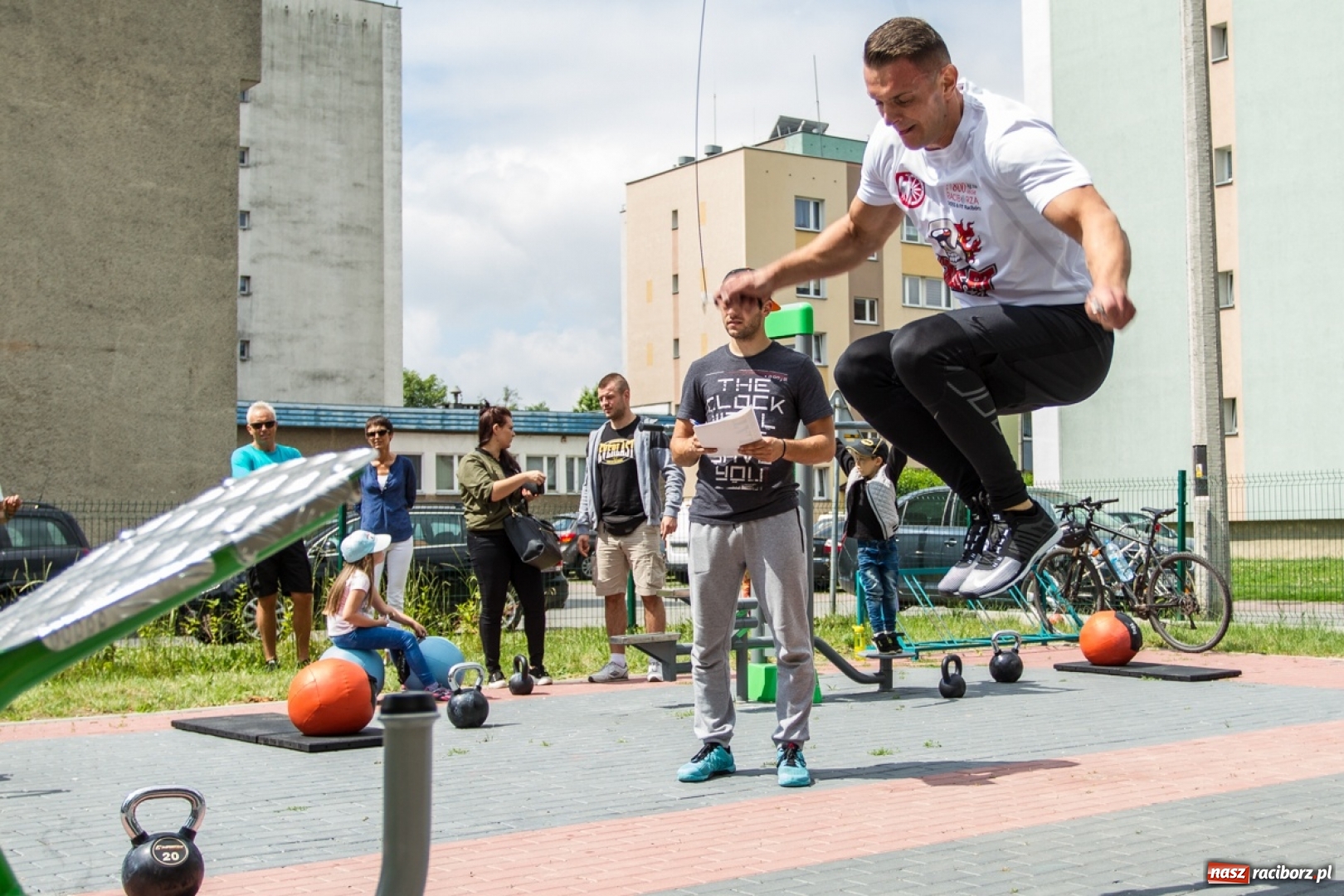 Zdjęcie w galerii na portalu naszraciborz.pl: 800 kg na 800-lecie - crosstrening przy Żółkiewskiego wiadomości z regionu