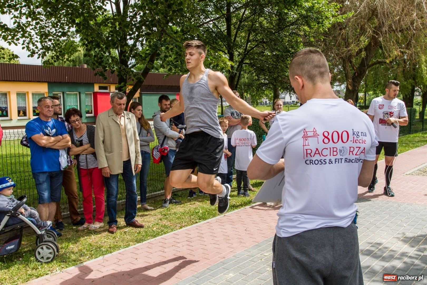 Zdjęcie w galerii na portalu naszraciborz.pl: 800 kg na 800-lecie - crosstrening przy Żółkiewskiego wiadomości z regionu