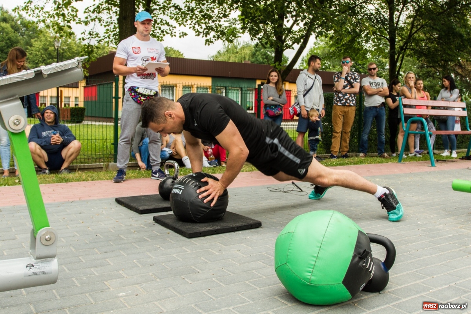 Zdjęcie w galerii na portalu naszraciborz.pl: 800 kg na 800-lecie - crosstrening przy Żółkiewskiego wiadomości z regionu