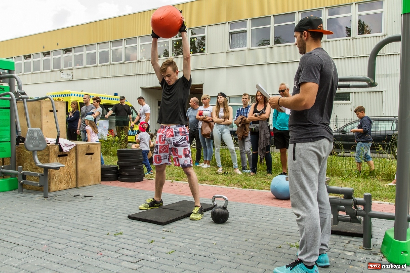 Zdjęcie w galerii na portalu naszraciborz.pl: 800 kg na 800-lecie - crosstrening przy Żółkiewskiego wiadomości z regionu