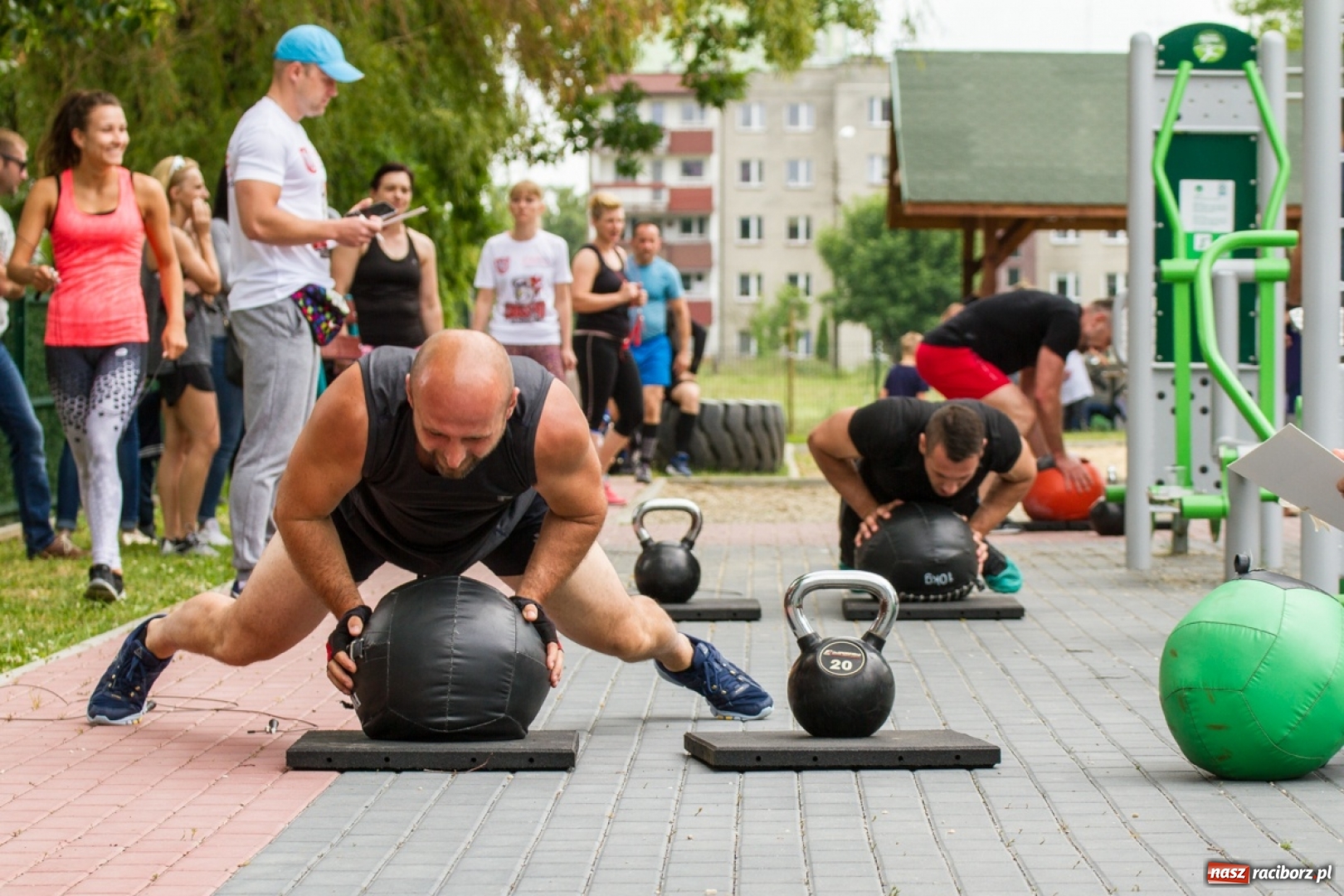 Zdjęcie w galerii na portalu naszraciborz.pl: 800 kg na 800-lecie - crosstrening przy Żółkiewskiego wiadomości z regionu