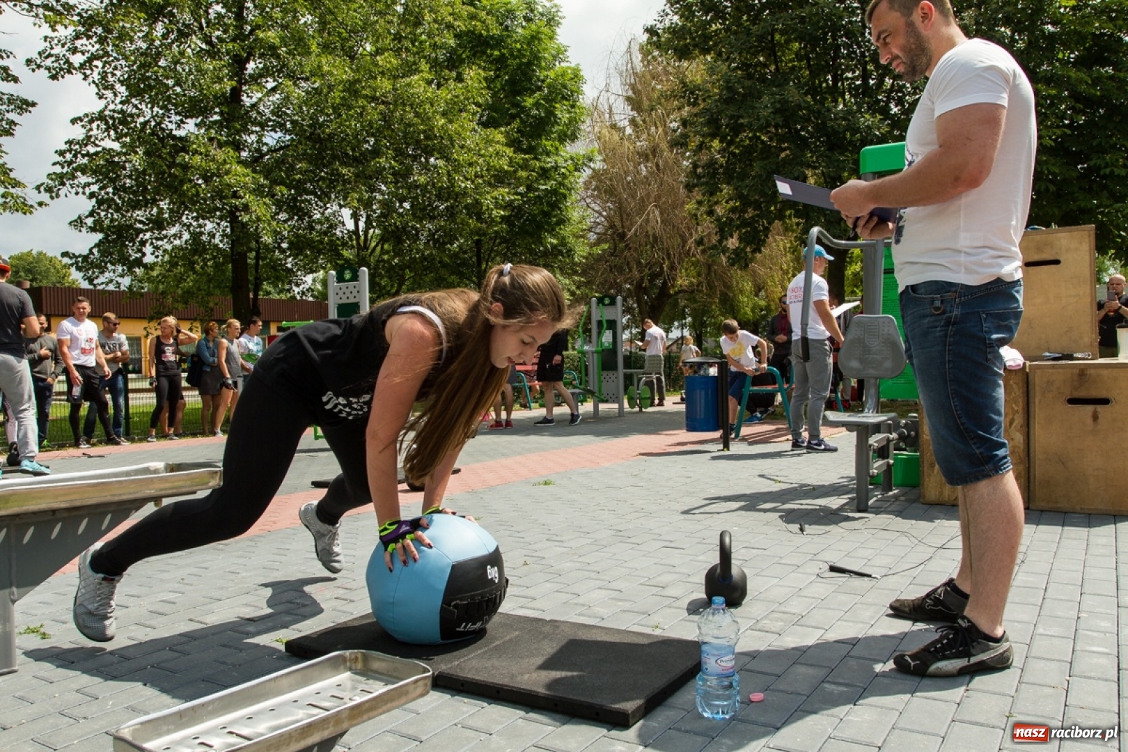 Zdjęcie w galerii na portalu naszraciborz.pl: 800 kg na 800-lecie - crosstrening przy Żółkiewskiego wiadomości z regionu
