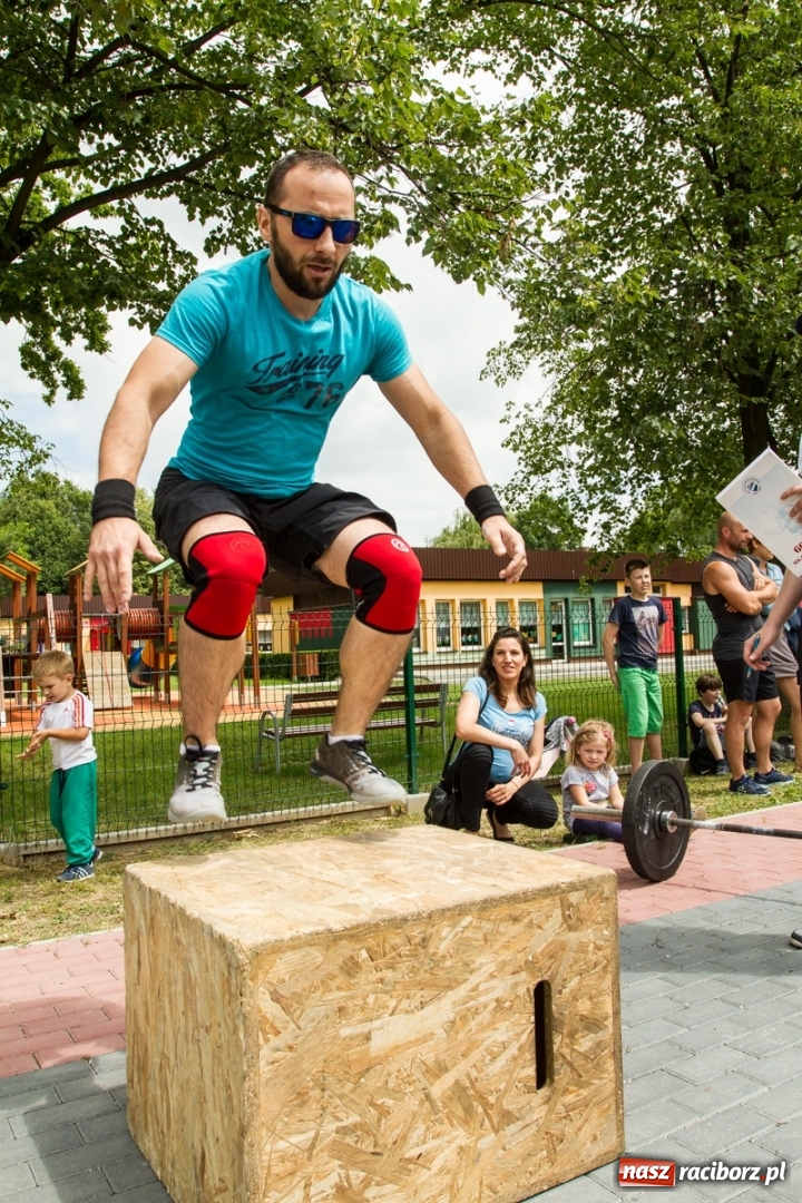 Zdjęcie w galerii na portalu naszraciborz.pl: 800 kg na 800-lecie - crosstrening przy Żółkiewskiego wiadomości z regionu