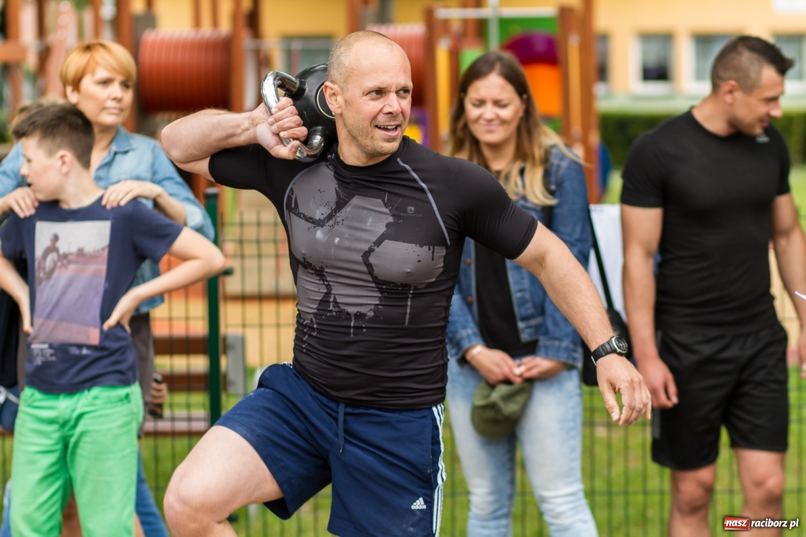 Zdjęcie w galerii na portalu naszraciborz.pl: 800 kg na 800-lecie - crosstrening przy Żółkiewskiego wiadomości z regionu