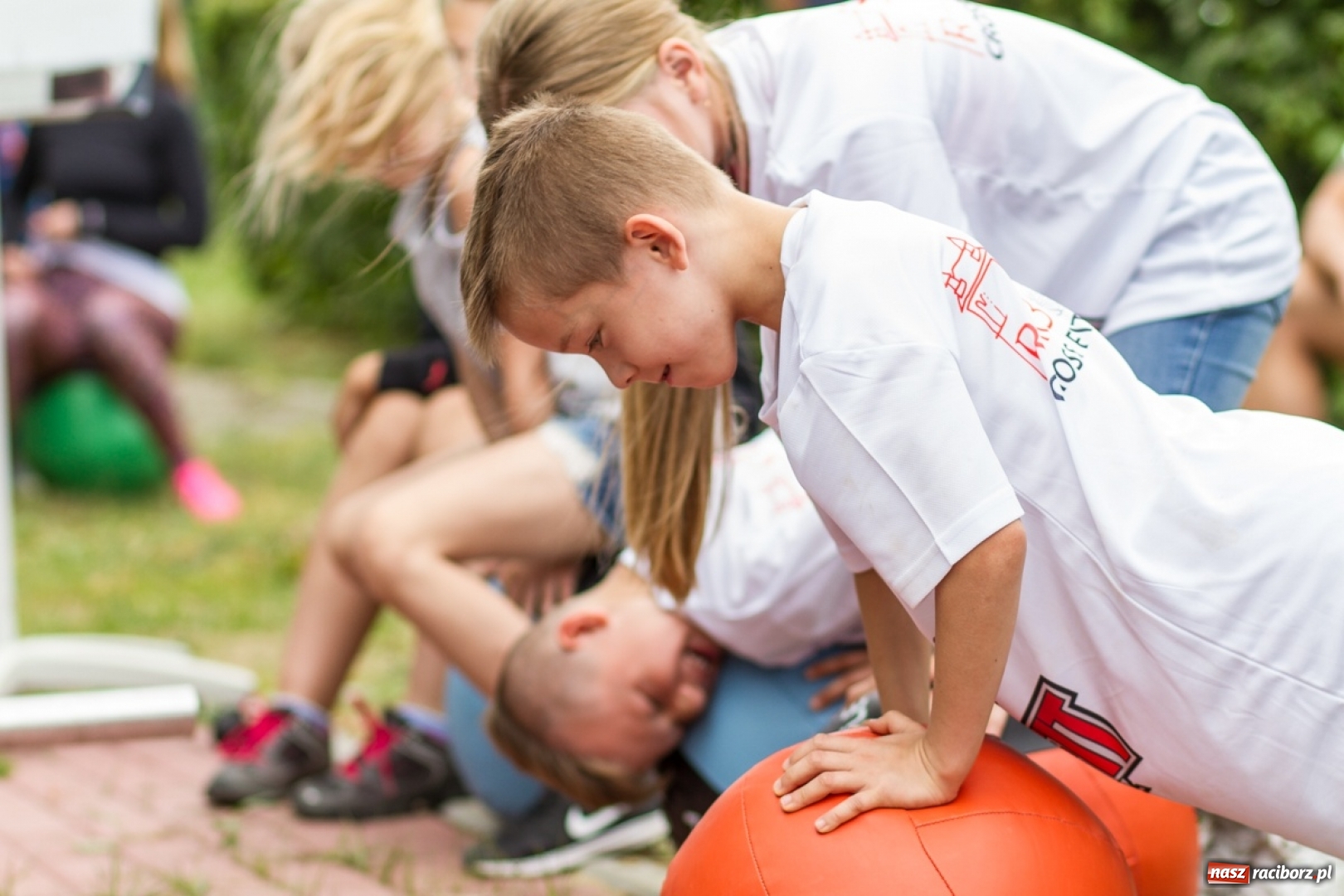 Zdjęcie w galerii na portalu naszraciborz.pl: 800 kg na 800-lecie - crosstrening przy Żółkiewskiego wiadomości z regionu