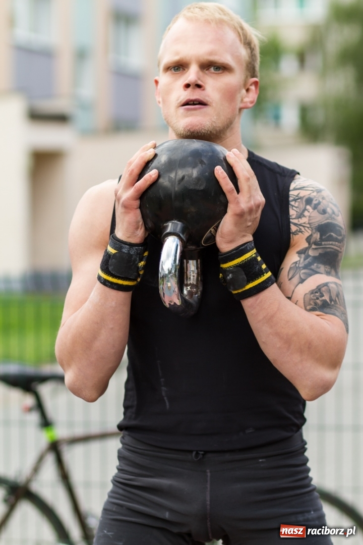 Zdjęcie w galerii na portalu naszraciborz.pl: 800 kg na 800-lecie - crosstrening przy Żółkiewskiego wiadomości z regionu