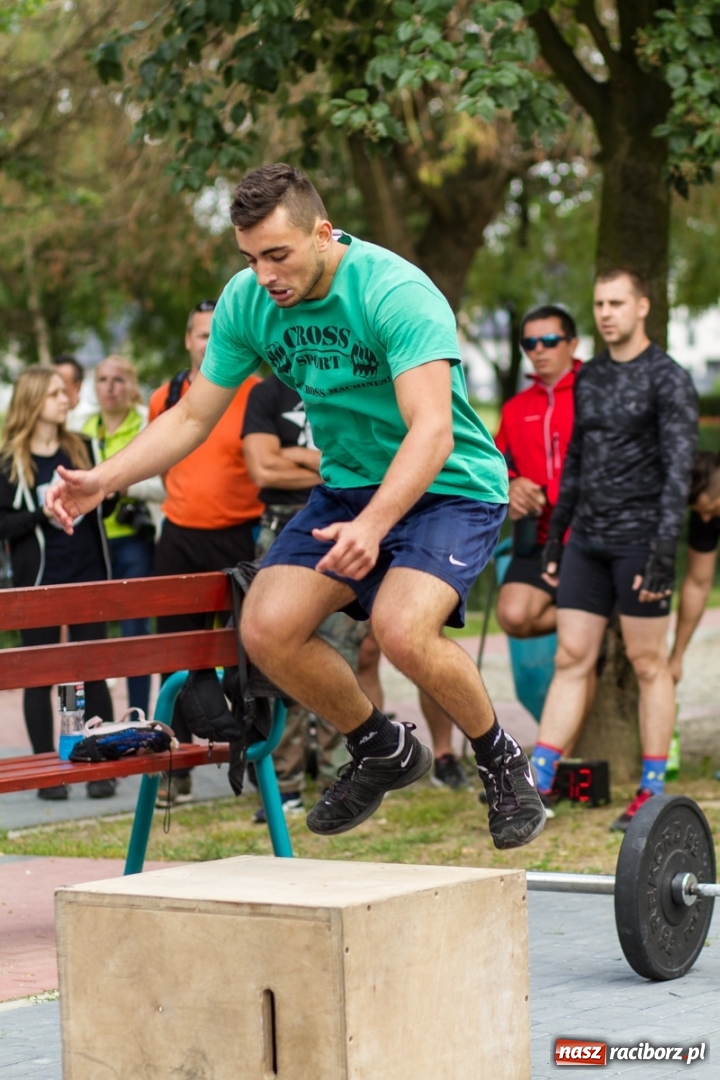 Zdjęcie w galerii na portalu naszraciborz.pl: 800 kg na 800-lecie - crosstrening przy Żółkiewskiego wiadomości z regionu