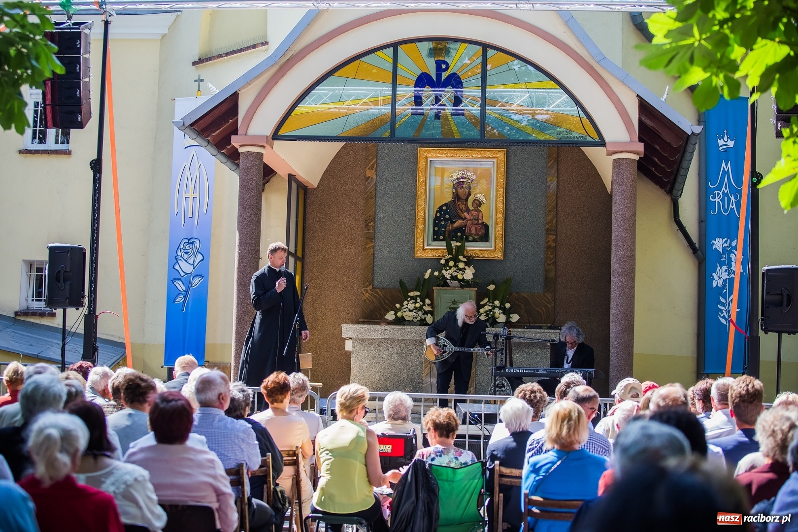 Zdjęcie w galerii na portalu naszraciborz.pl: Koncert Eleni w kościele Matki Bożej wiadomości z regionu