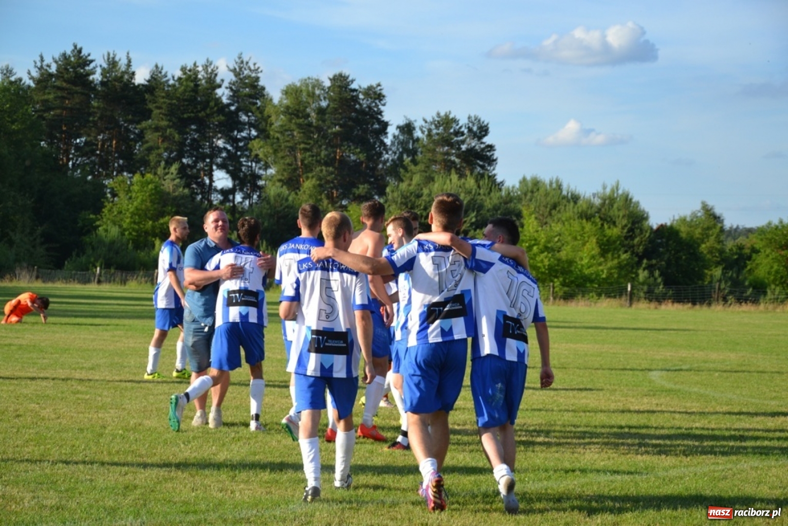 Zdjęcie w galerii na portalu naszraciborz.pl: Jankowice zostają w B klasie. Trudna sytuacja Adamowic! wiadomości z regionu