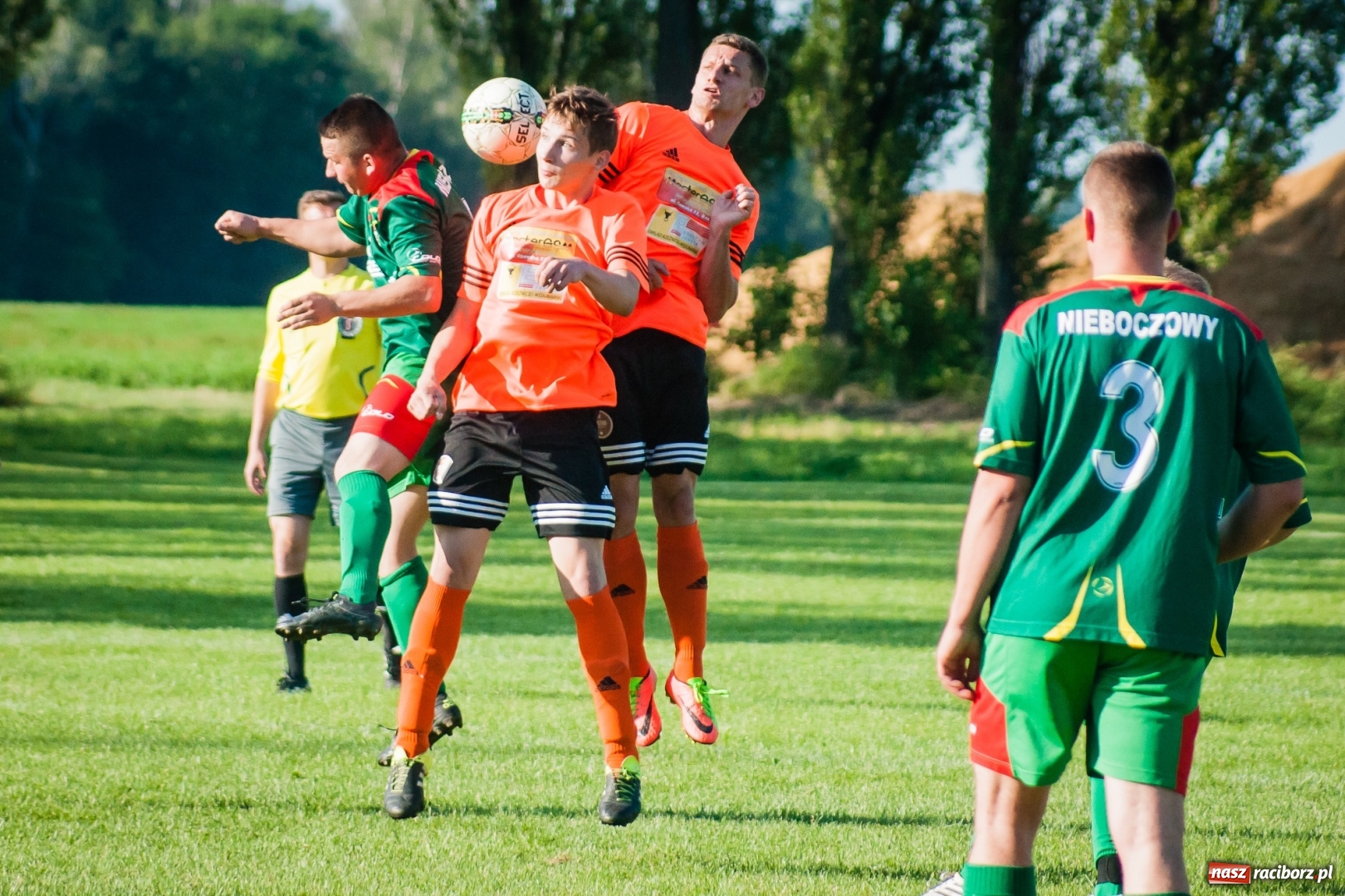 Zdjęcie w galerii na portalu naszraciborz.pl: B klasa: Przebudzenie Odry, pożegnanie Wojnowic wiadomości z regionu