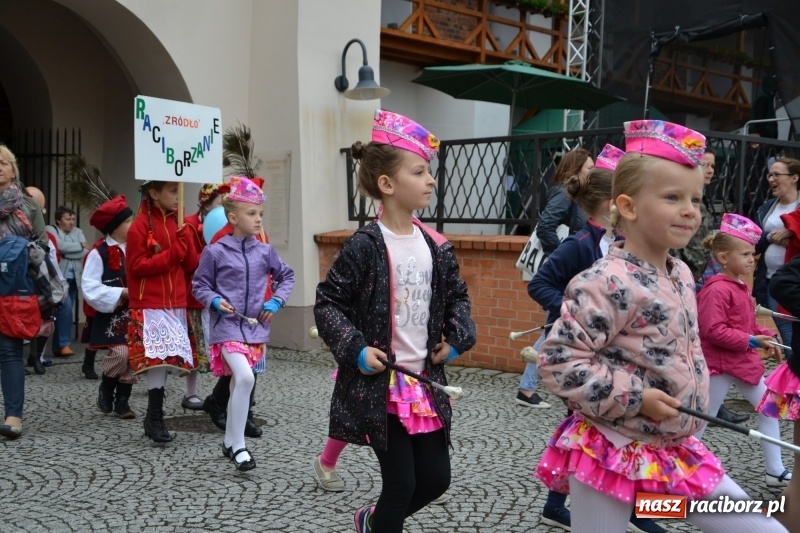 Zdjęcie w galerii na portalu naszraciborz.pl: Śląsk Kraina Wielu Kultur - występy zespołów na Zamku Piastowskim wiadomości z regionu