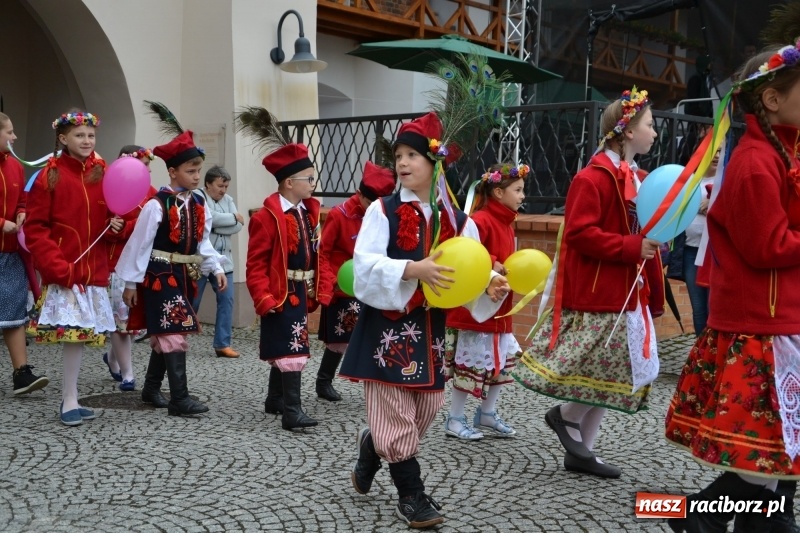 Zdjęcie w galerii na portalu naszraciborz.pl: Śląsk Kraina Wielu Kultur - występy zespołów na Zamku Piastowskim wiadomości z regionu