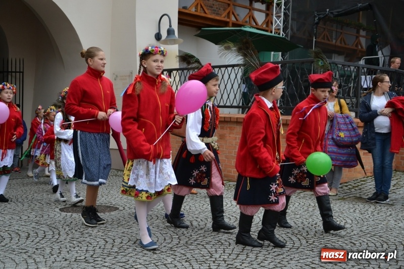 Zdjęcie w galerii na portalu naszraciborz.pl: Śląsk Kraina Wielu Kultur - występy zespołów na Zamku Piastowskim wiadomości z regionu