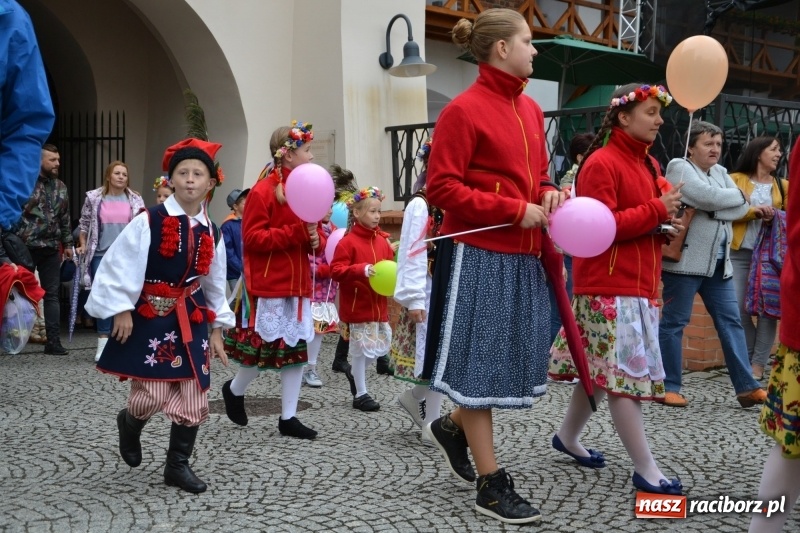 Zdjęcie w galerii na portalu naszraciborz.pl: Śląsk Kraina Wielu Kultur - występy zespołów na Zamku Piastowskim wiadomości z regionu